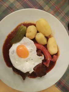 Spécialités culinaires de l'Autriche et de la Serbie Goulash autrichien