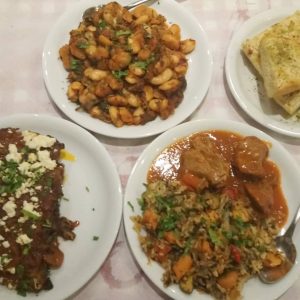 Ensemble de plats en Grèce